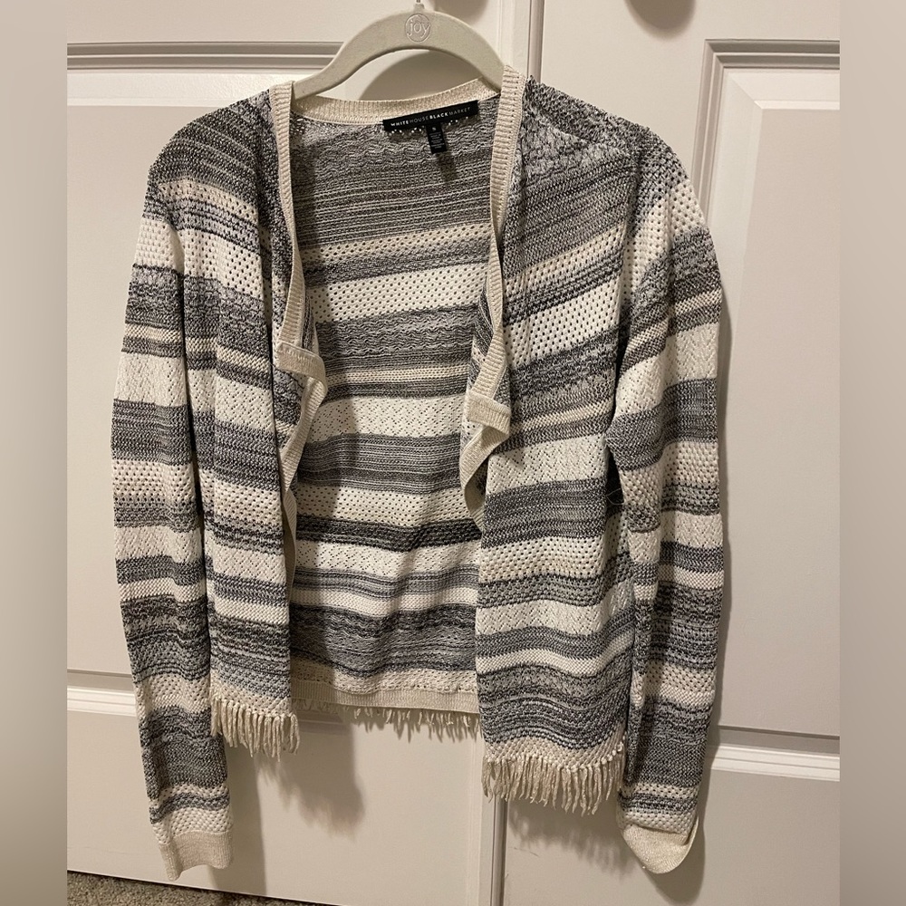 White House Black Market Sweater. In excellent condition. Size: Small.